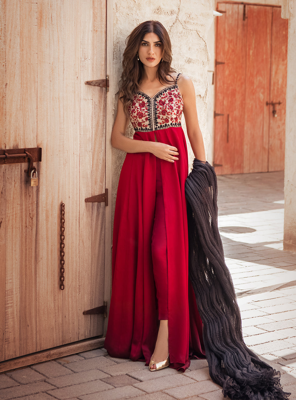 Zainab Chottani | Semi Formals | AINA