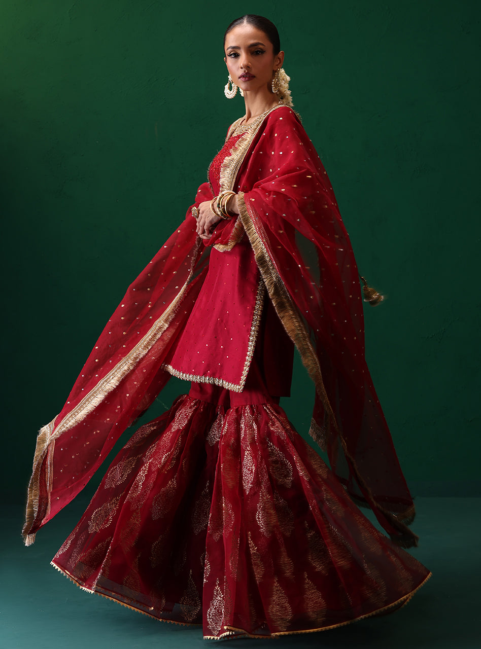 Zainab Chottani | Semi Formals | EELAH
