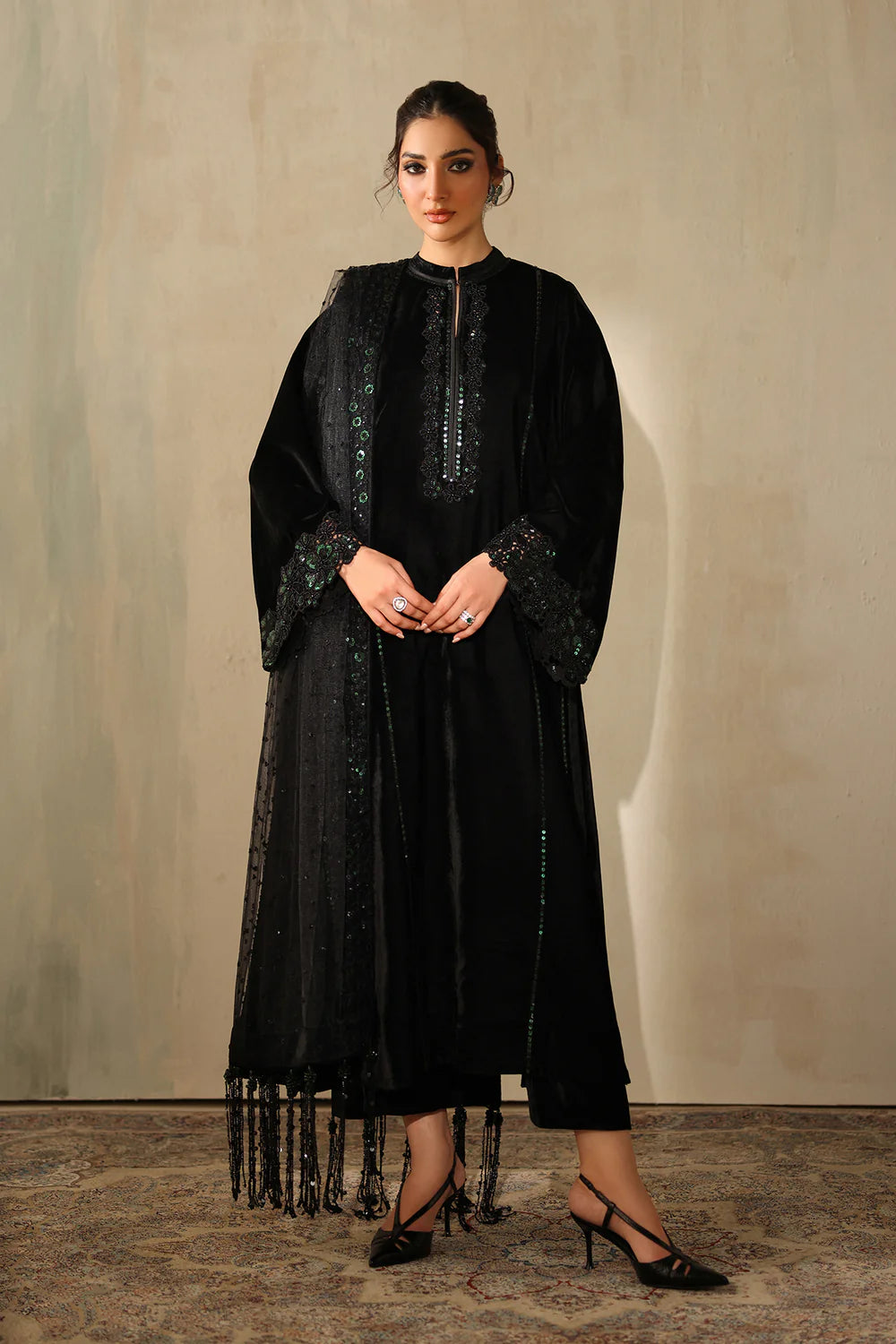 Baroque | EMBROIDERED VELVET