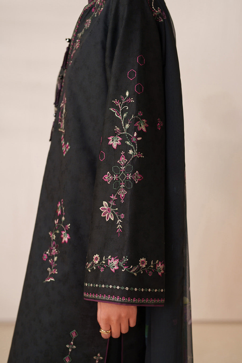 Iznik | Ramadan Edit | UE-595 Embroidered Lawn