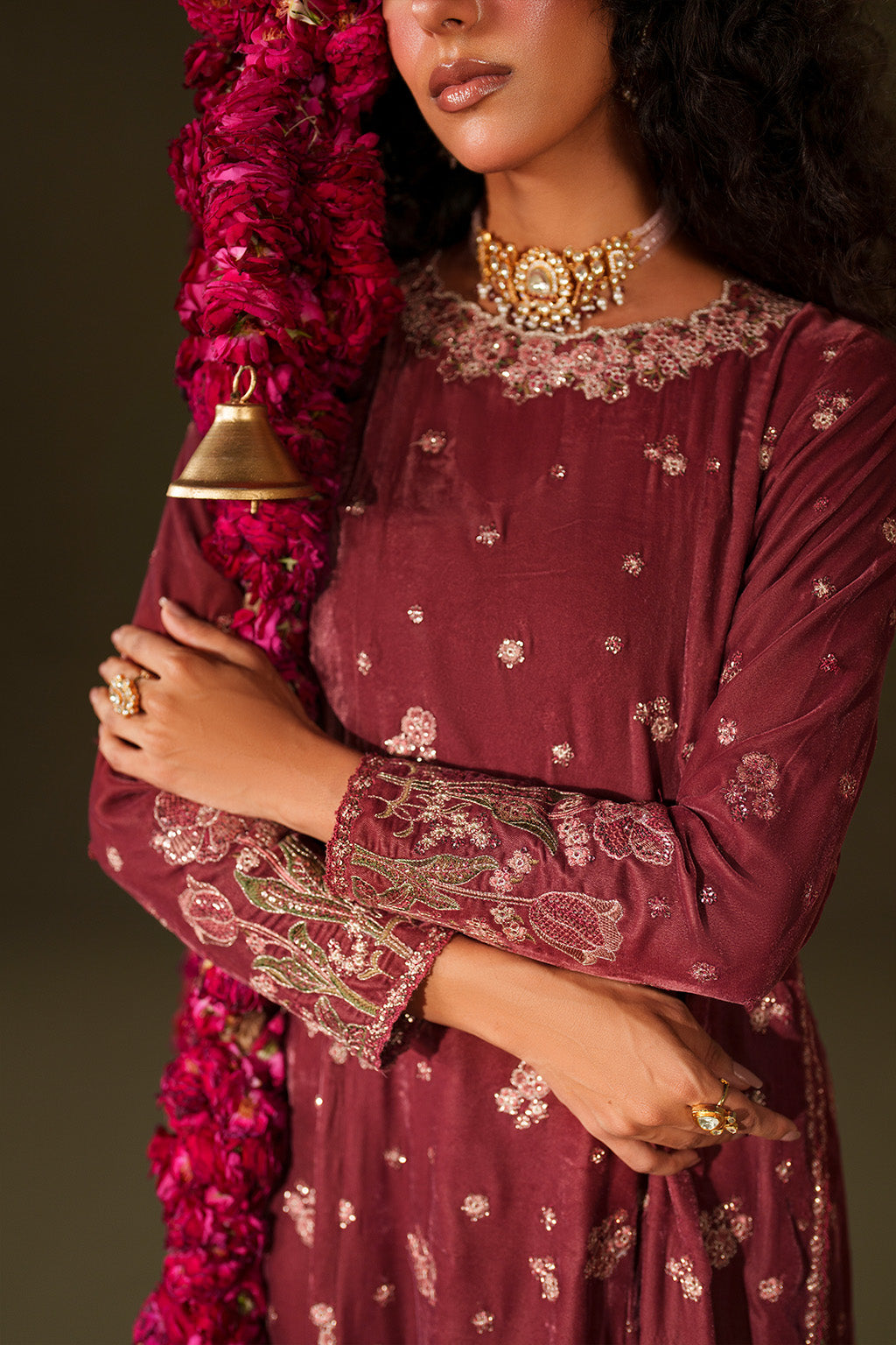Iznik | Velvet 25 | IV-75 Embroidered Velvet