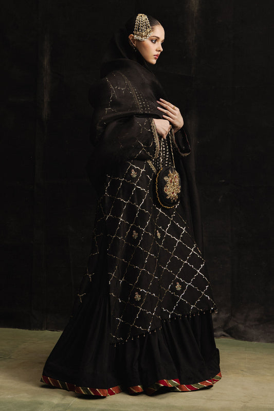 Zara Shahjahan | Studio Portraits | Kubra