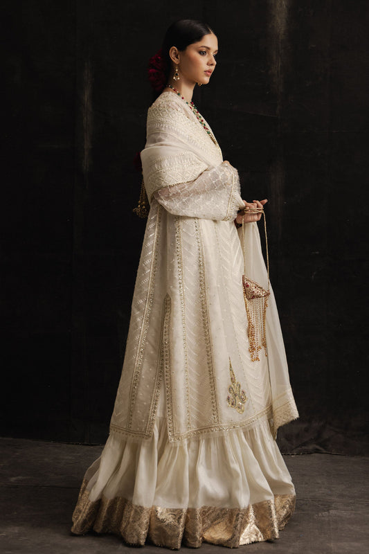 Zara Shahjahan | Studio Portraits | Zarrin