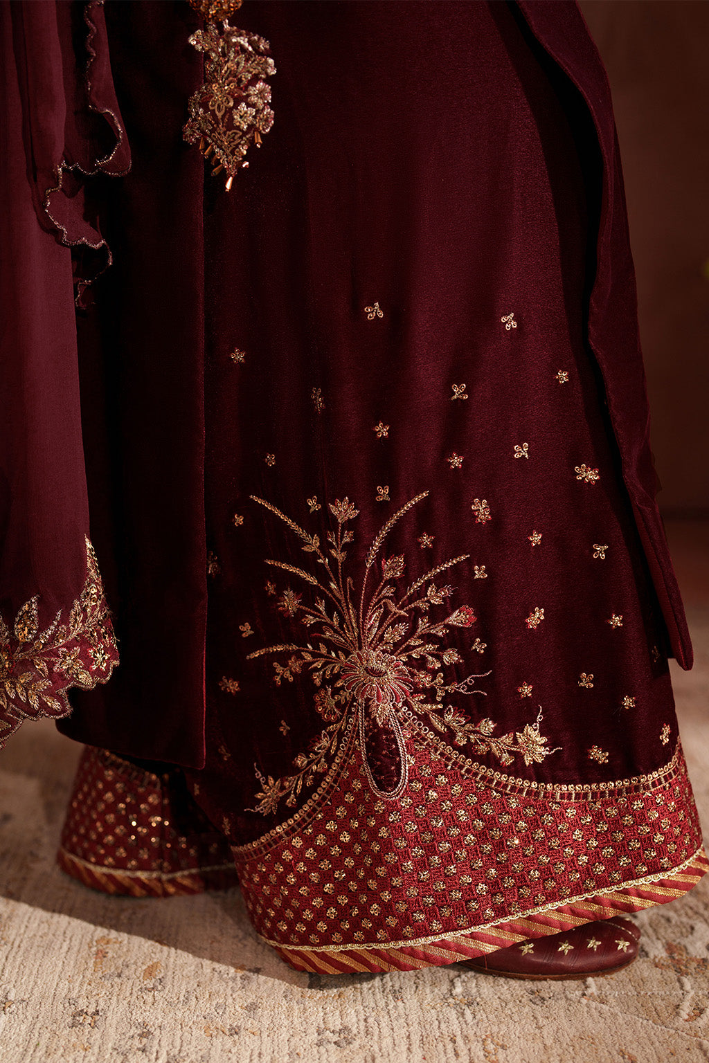 Iznik | Velvet 25 | IV-55 Embroidered Velvet
