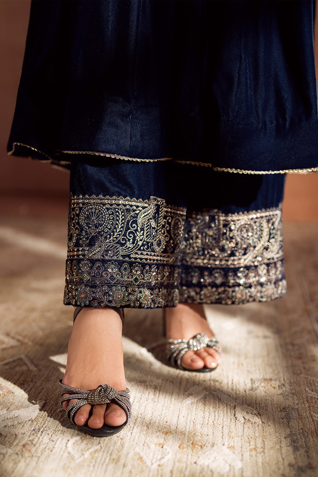 Iznik | Velvet 25 | IV-66 Embroidered Velvet