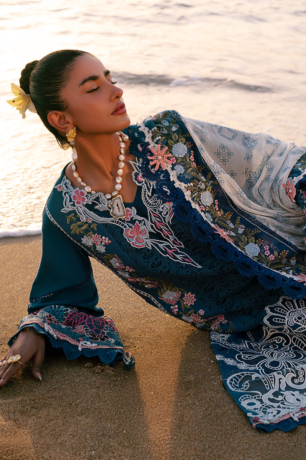 AJR Couture | Dastan Luxury Lawn 25 | Aura - House Of Anaya
