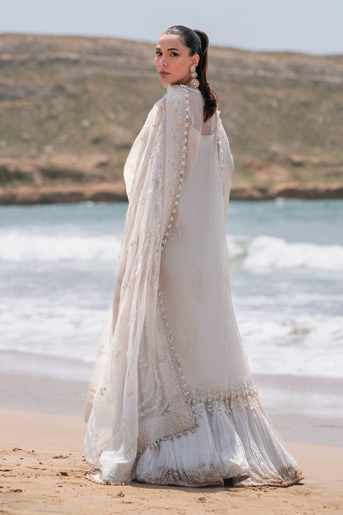 Emaan Adeel | Kamari Reveuse Wedding Formals | NOVA