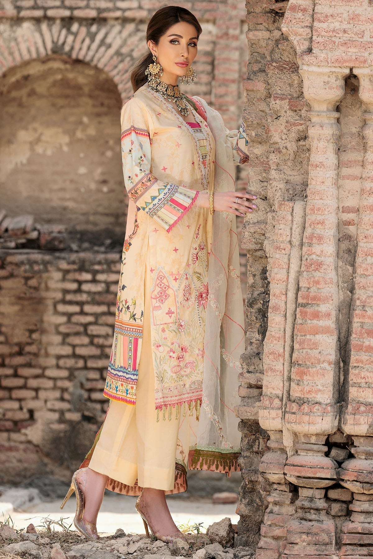 Motifz | Amal Luxury Lawn | 3301