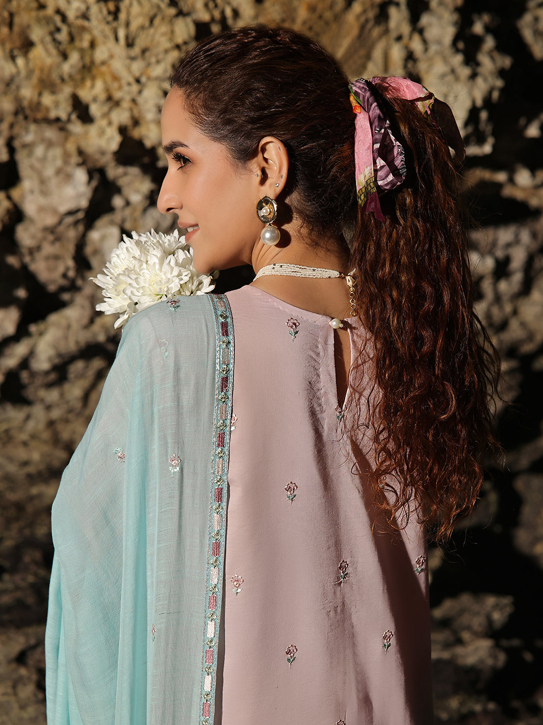 Izel | Saahil Signature Lawn 24 | SOFFIO - House Of Anaya