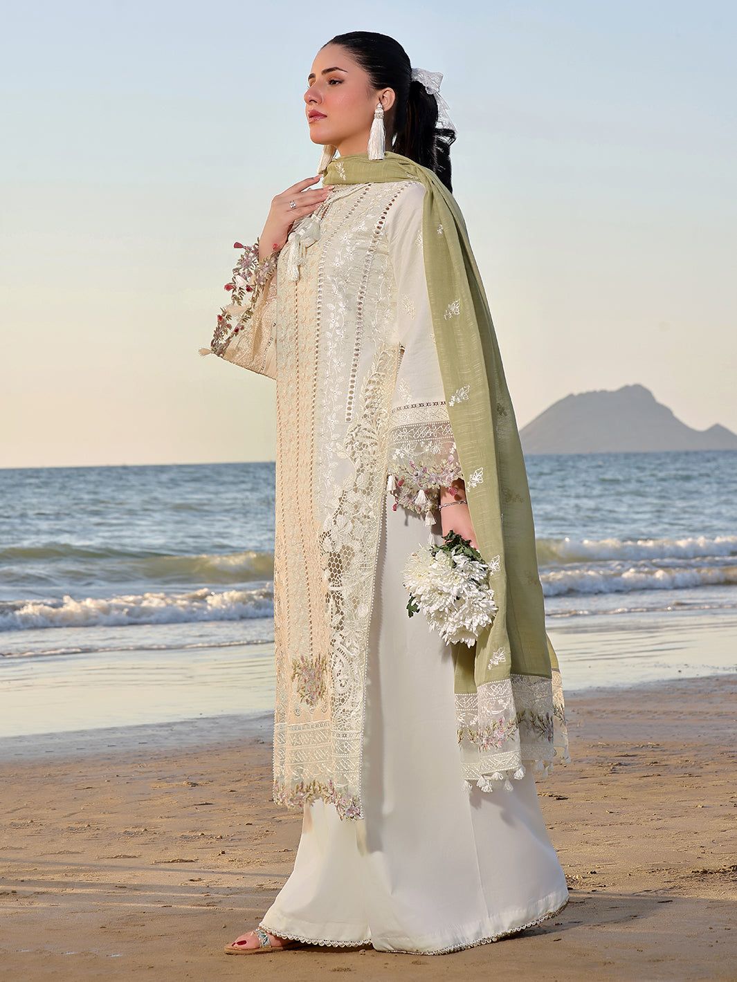 Izel | Saahil Signature Lawn 24 | FLOSSIE - House Of Anaya