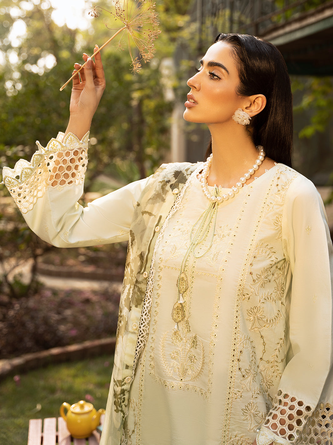 Izel | Dastak Luxury Lawn | SIRAA - House Of Anaya