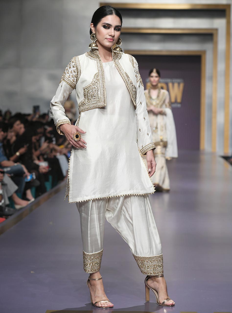 Zainab Chottani | Semi Formals | MEHRAB - House Of Anaya