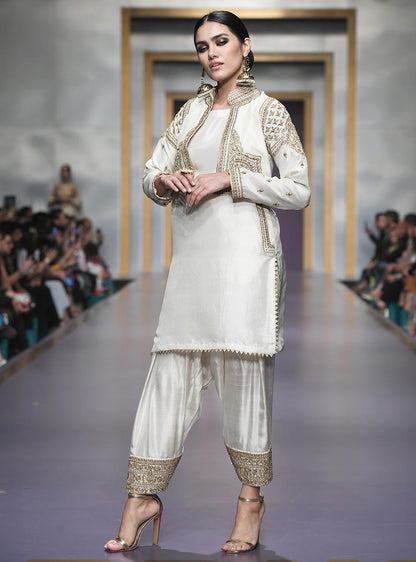Zainab Chottani | Semi Formals | MEHRAB - House Of Anaya
