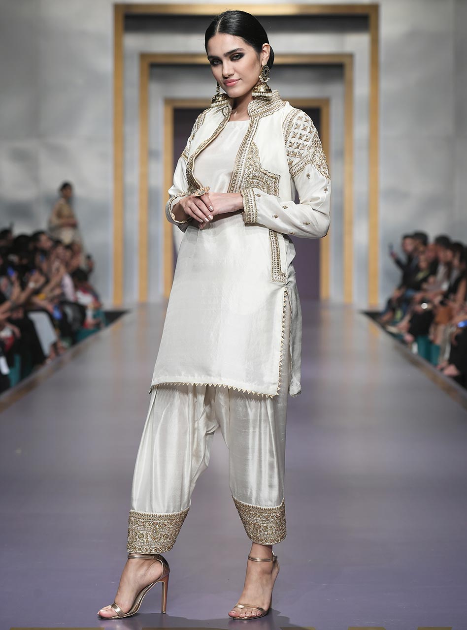 Zainab Chottani | Semi Formals | MEHRAB - House Of Anaya