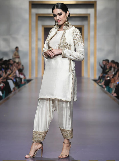 Zainab Chottani | Semi Formals | MEHRAB - House Of Anaya