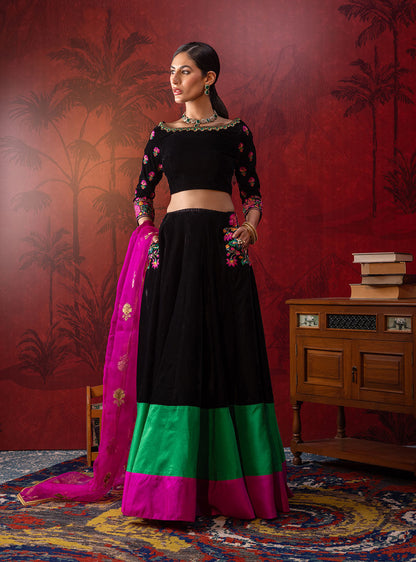 Zainab Chottani | Semi Formals | EZRA