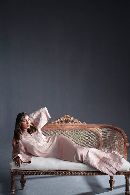 MNR | Chai Coffee Luxury Pret | Tea Rose