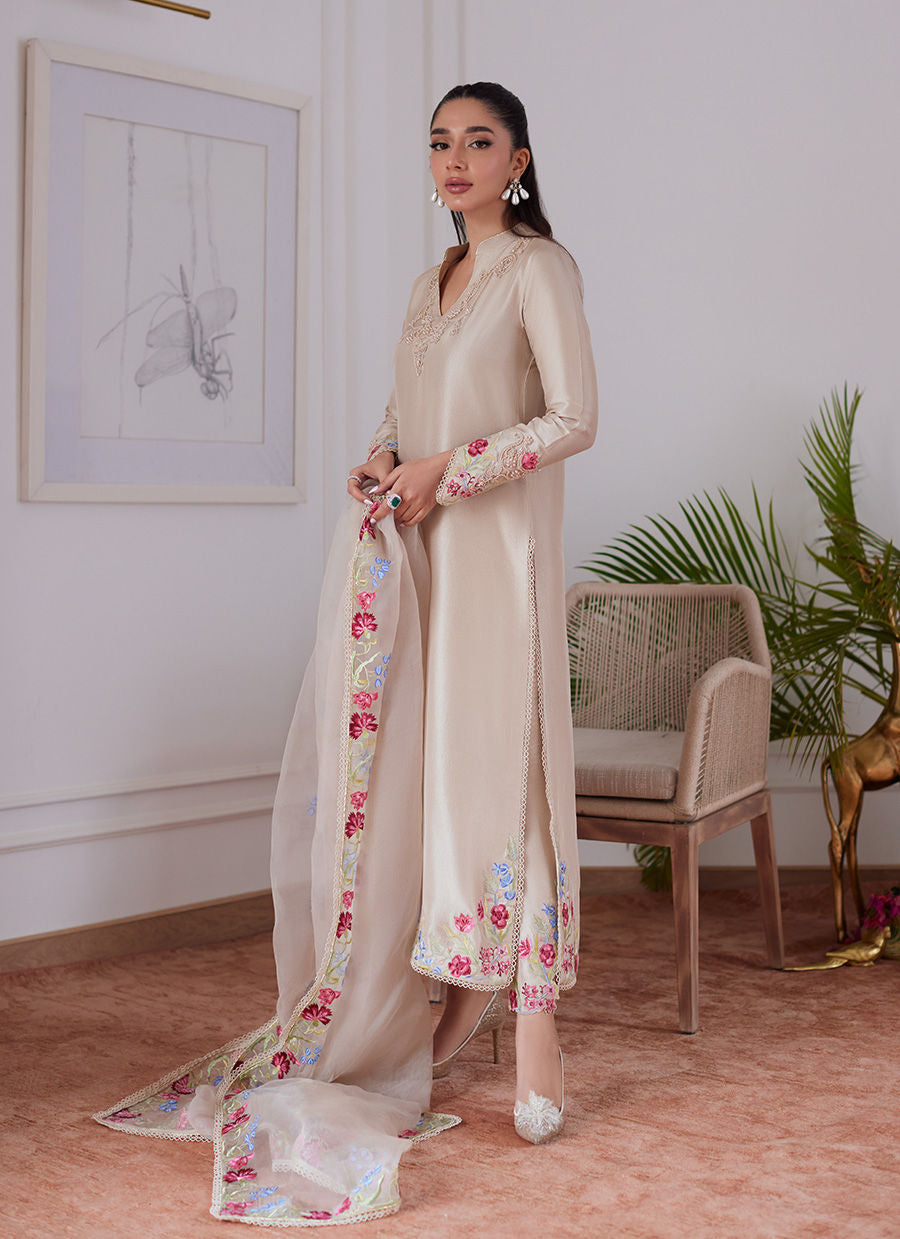 Farah Talib Aziz | Luna Eid Collection 24 | LIARA SAND - House Of Anaya