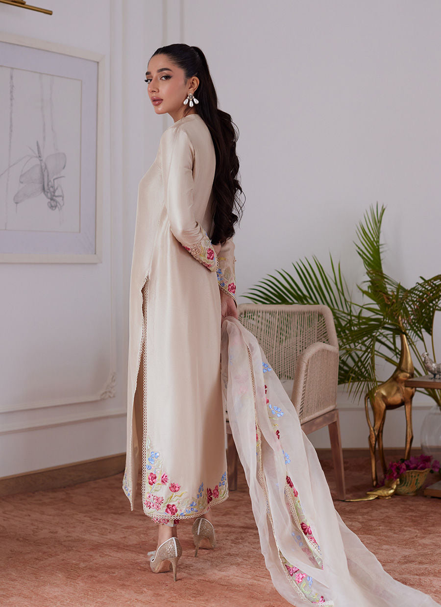 Farah Talib Aziz | Luna Eid Collection 24 | LIARA SAND - House Of Anaya