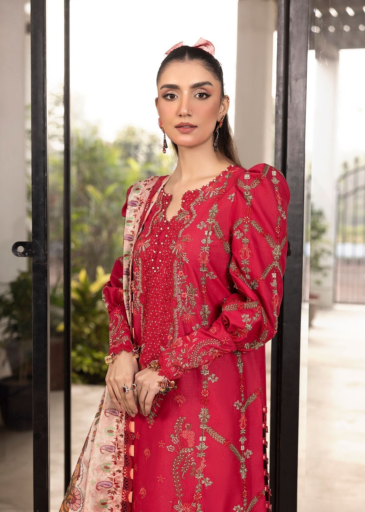Shurooq | Luxury Lawn 25 | Lina