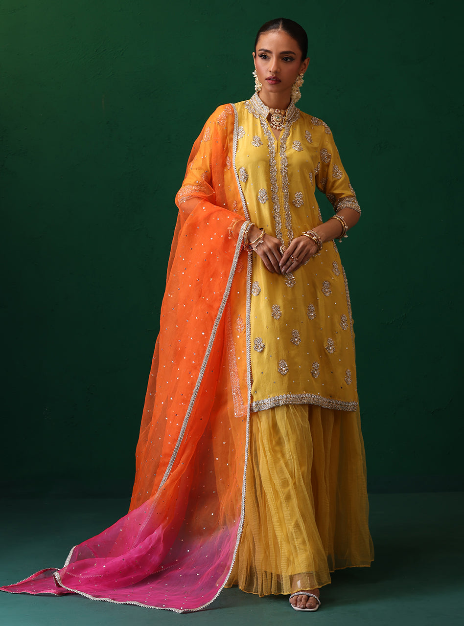 Zainab Chottani | Semi Formals | DEENA