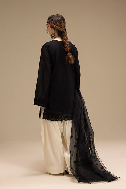 Erum Khan | Lillia Summer Edit | Night Petal