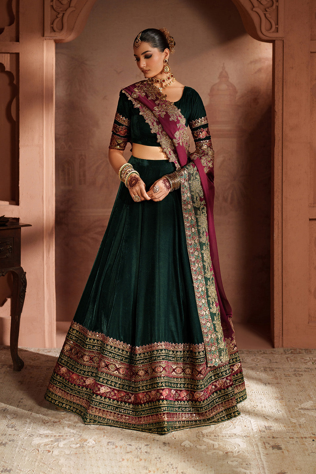 Iznik | Velvet 25 | IV-65 Embroidered Velvet