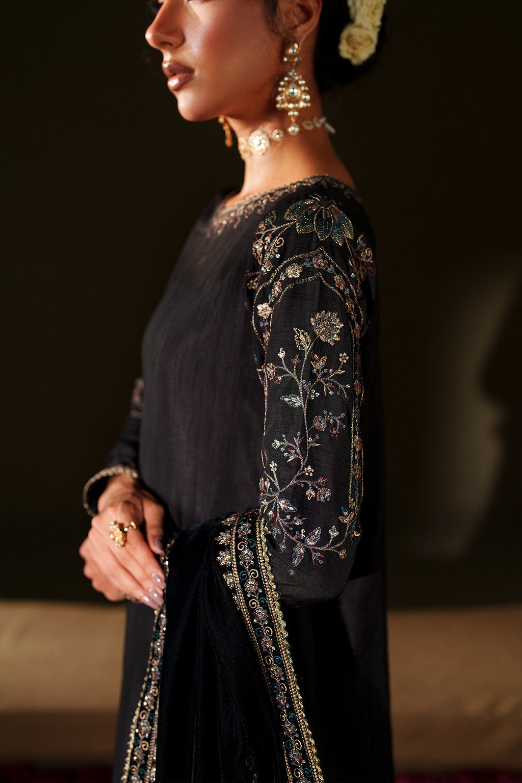 Iznik | Velvet 25 | IV-72 Embroidered Velvet