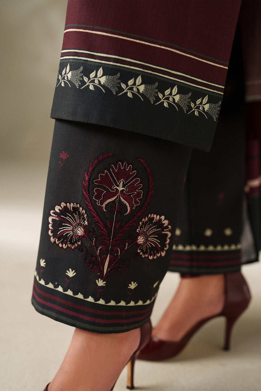 Iznik | Winter Chapter 25 | UE-570 Printed Khaddar