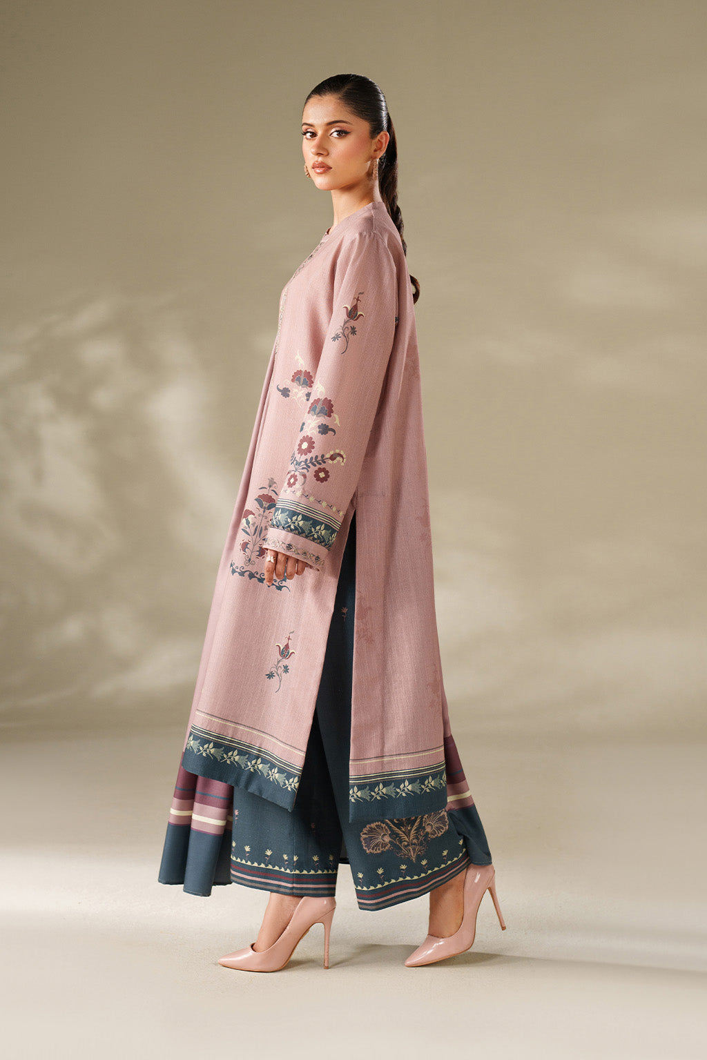 Iznik | Winter Chapter 25 | UE-569 Printed Khaddar