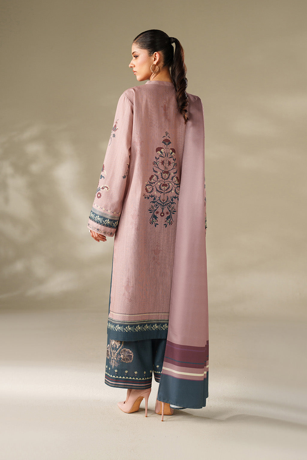 Iznik | Winter Chapter 25 | UE-569 Printed Khaddar