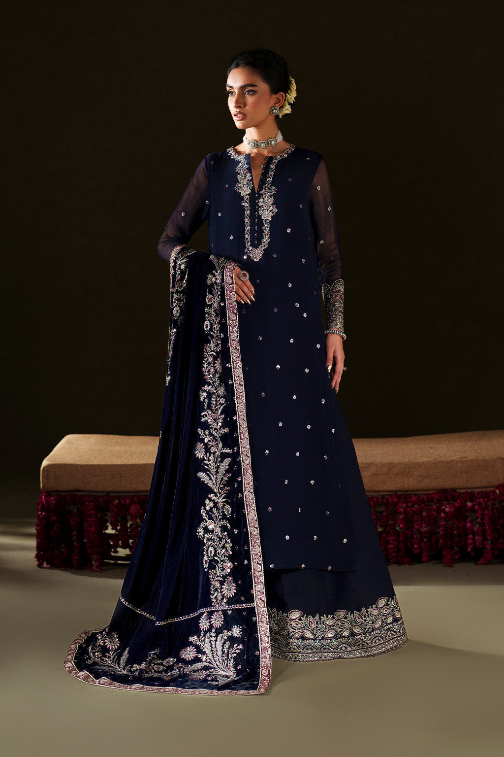 Iznik | Velvet 25 | IV-76 Embroidered Velvet