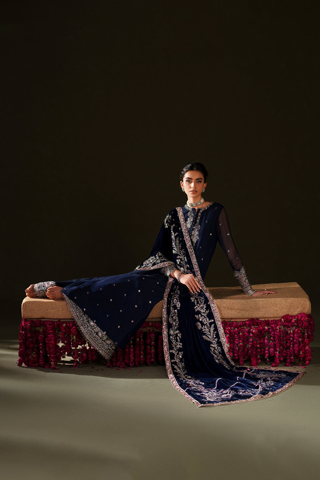 Iznik | Velvet 25 | IV-76 Embroidered Velvet