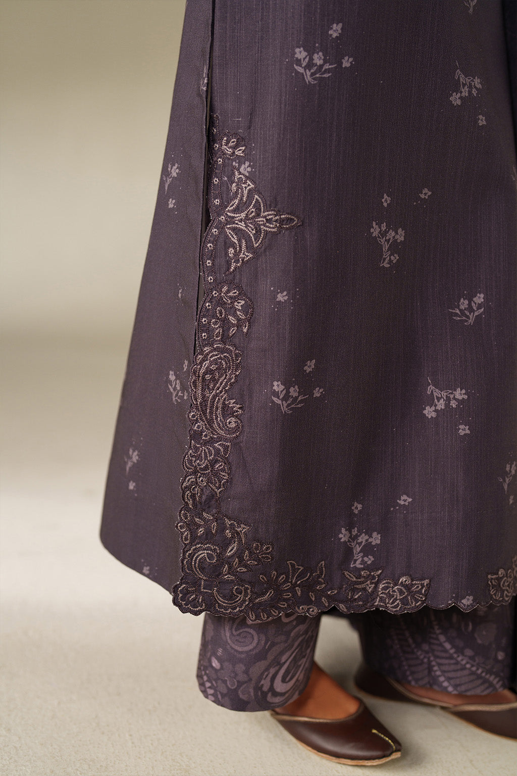 Iznik | Winter Chapter 25 | UE-558 Printed Khaddar