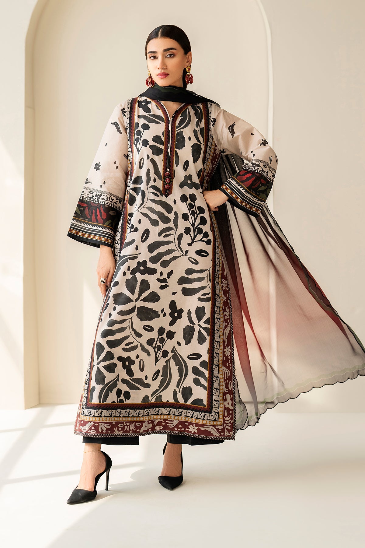Baroque | Embroidered Lawn | SF-4199