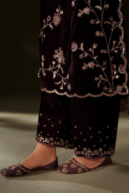 Iznik | Velvet 25 | IV-70 Embroidered Velvet
