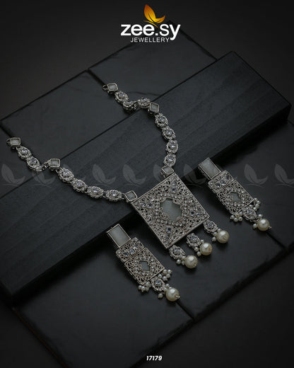 Captivating Crystals Necklace - Libasekhas