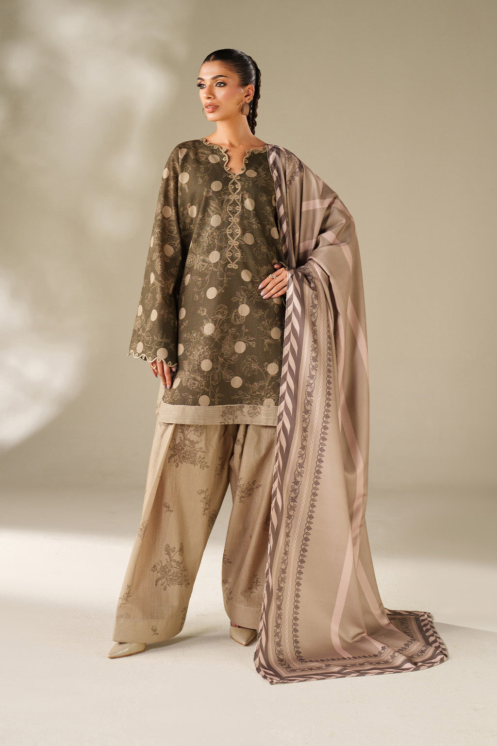 Iznik | Winter Chapter 25 | UE-565 Printed Khaddar