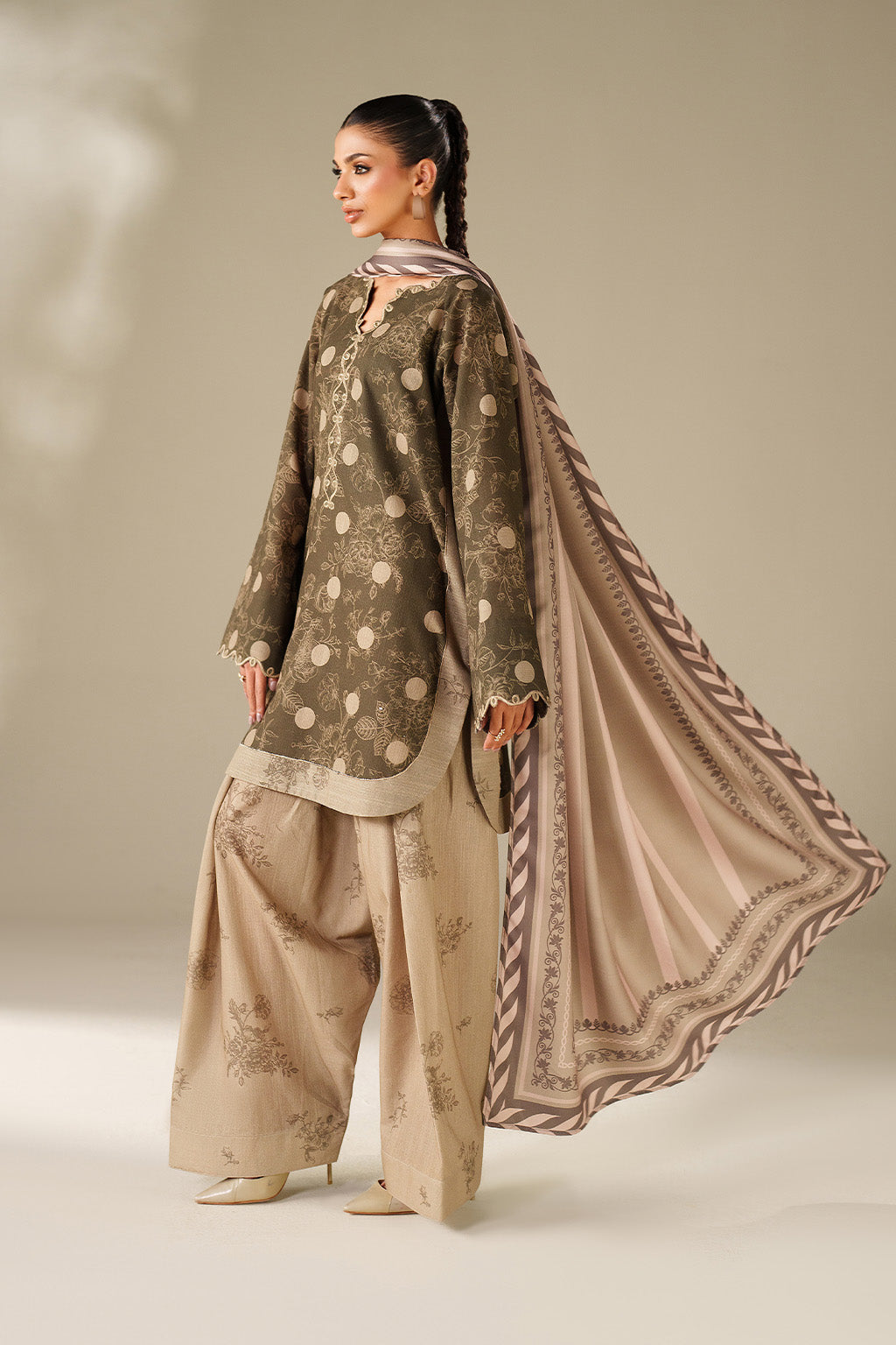 Iznik | Winter Chapter 25 | UE-565 Printed Khaddar