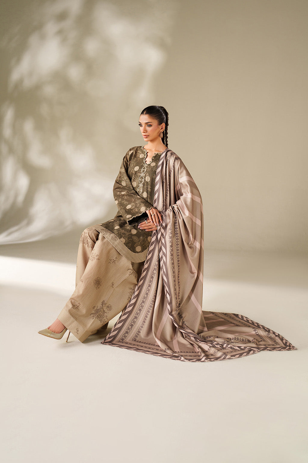 Iznik | Winter Chapter 25 | UE-565 Printed Khaddar