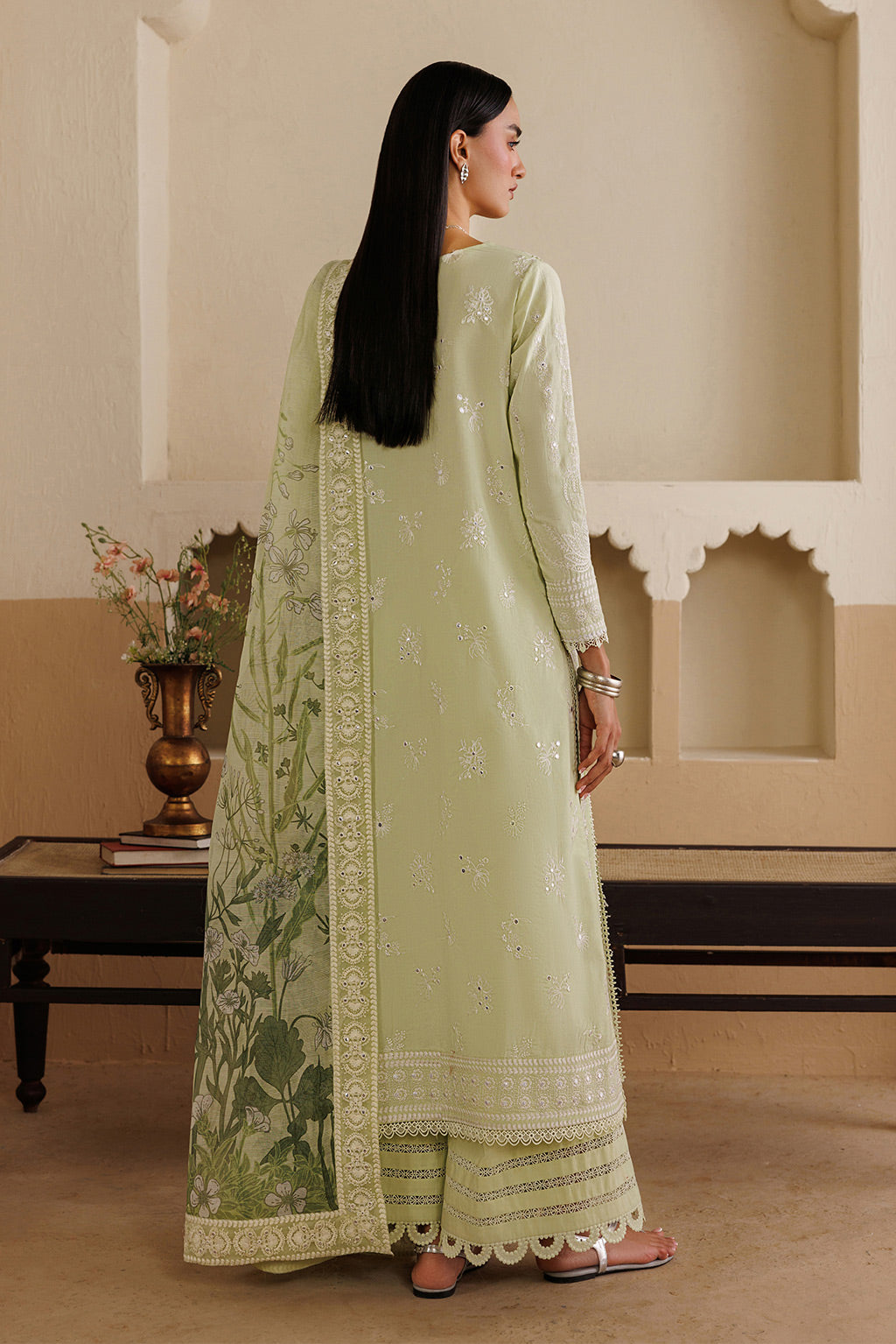 Emaan Adeel | Viva Pret | TENORA - P0124