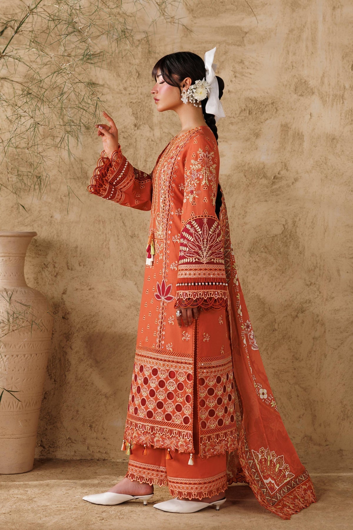 Akbar Aslam | Elea Lawn 26 | Alpine