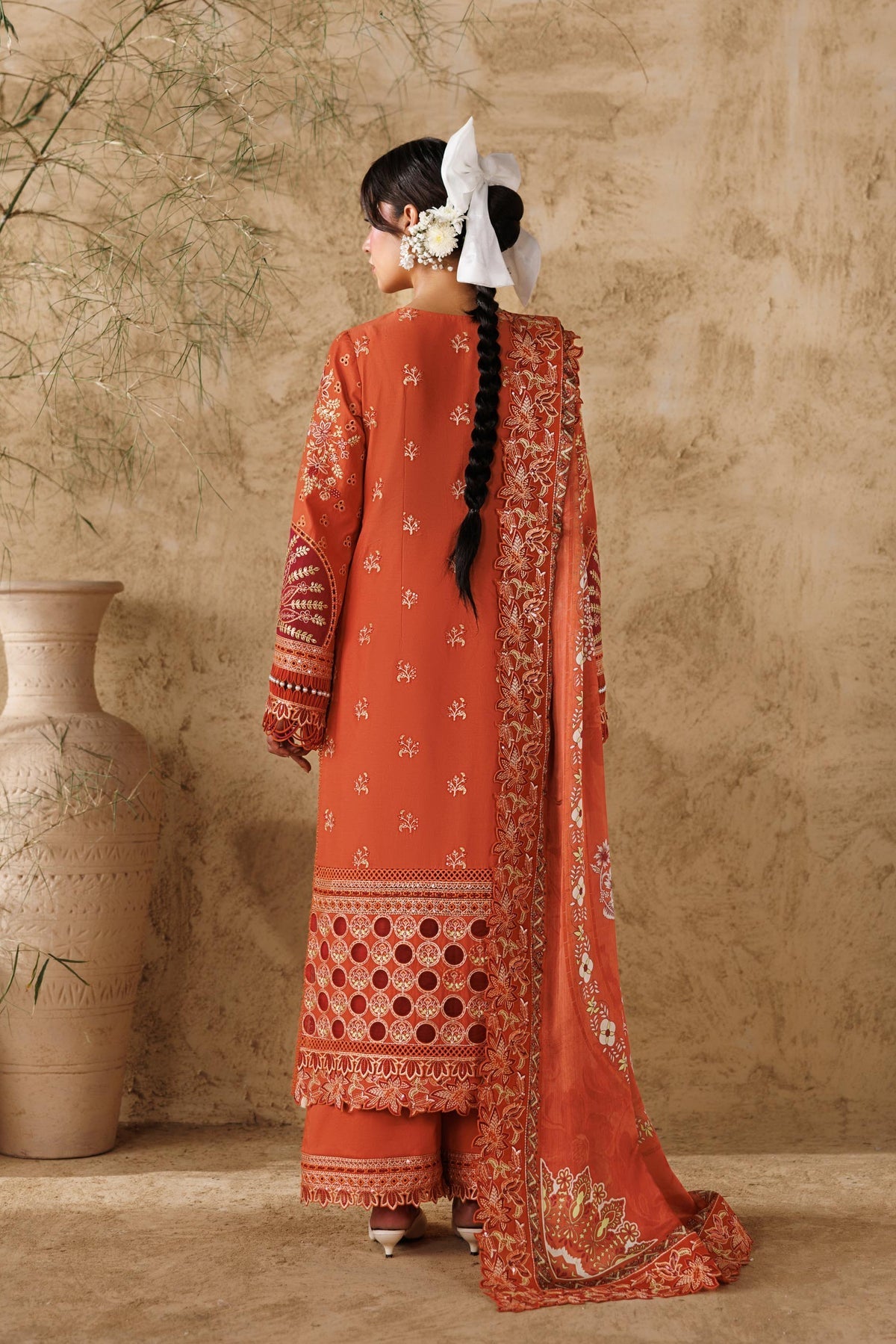 Akbar Aslam | Elea Lawn 26 | Alpine