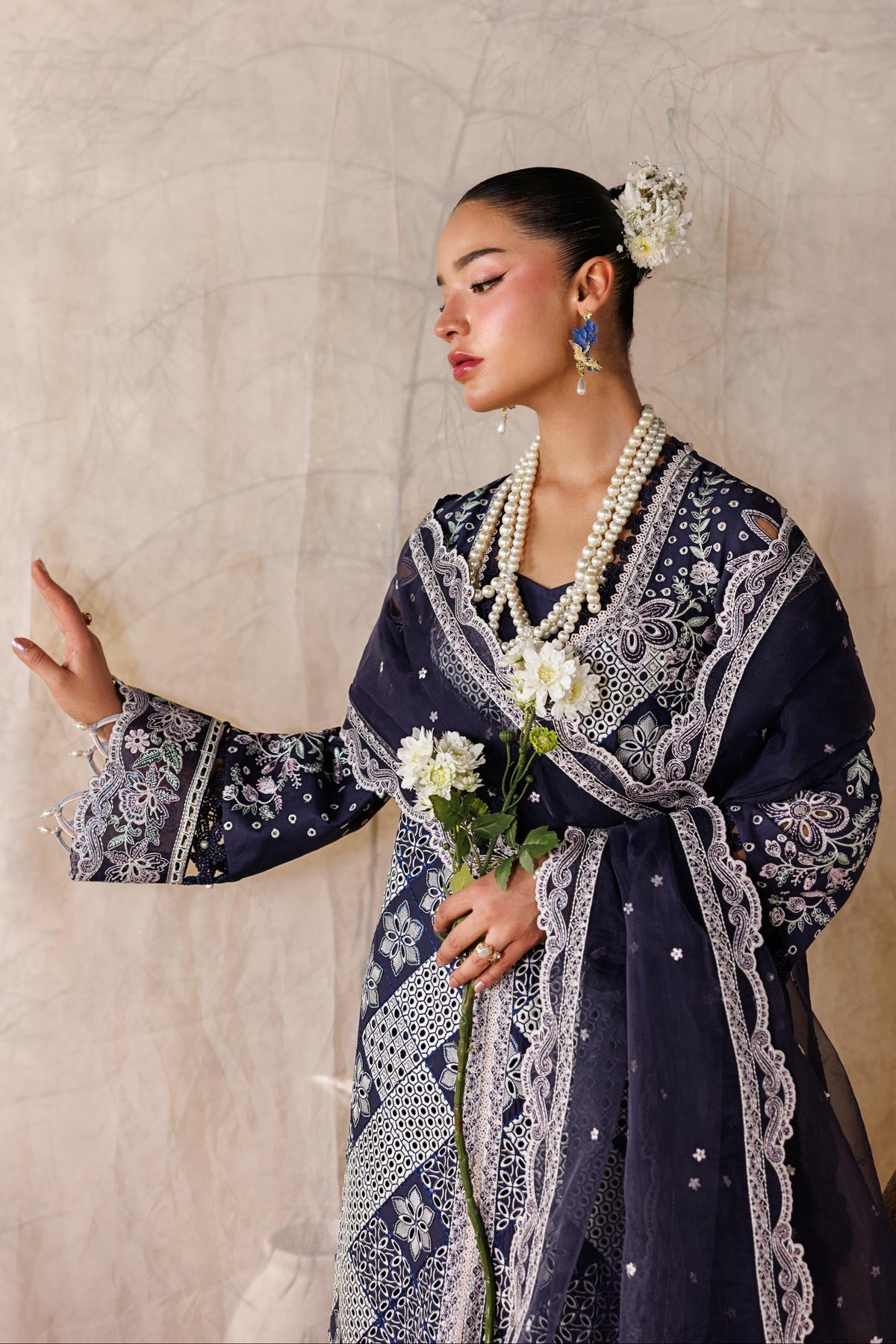Akbar Aslam | Elea Lawn 26 | Veloure