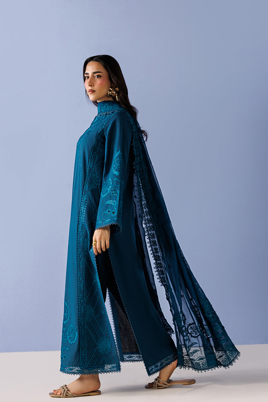 Emaan Adeel | Elevated Essentials '26 | AVENOIR - P0132