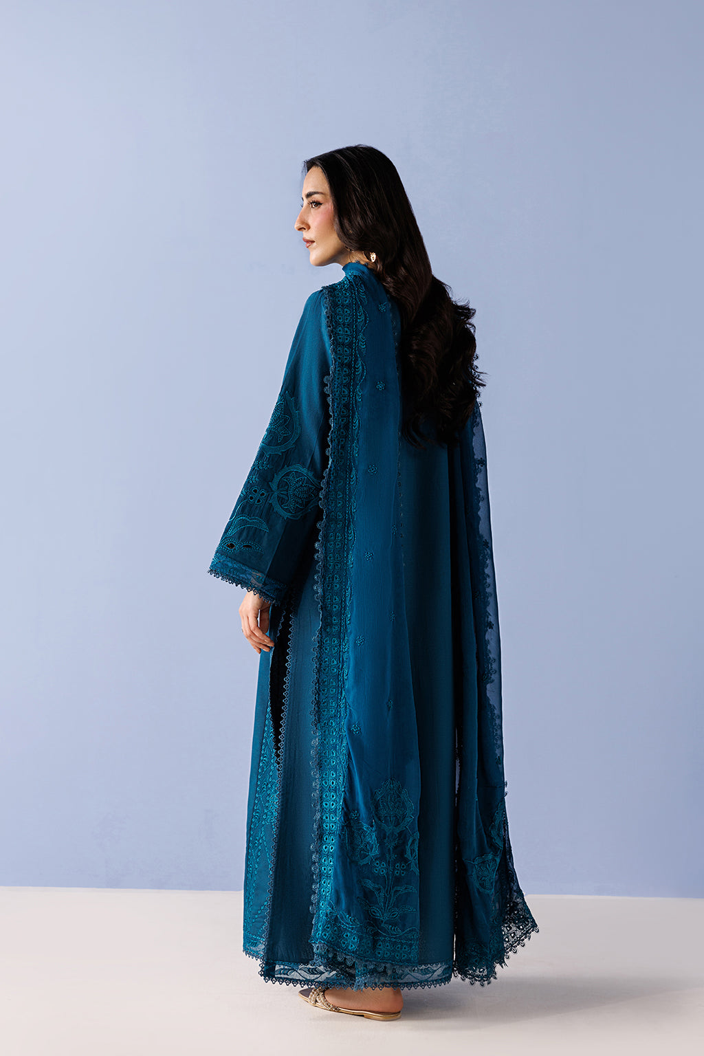 Emaan Adeel | Elevated Essentials '26 | AVENOIR - P0132