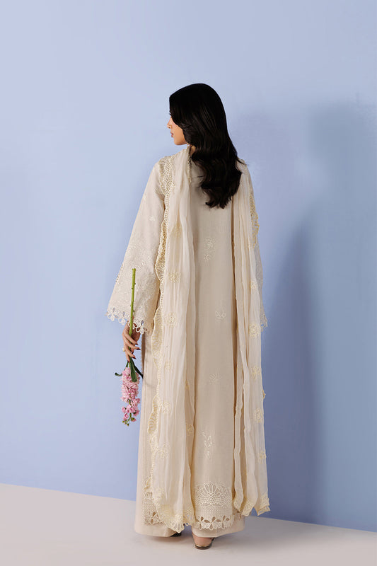 Emaan Adeel | Elevated Essentials '26 | VEYRA - P0133