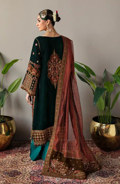 Emaan Adeel | Makhmal Velvet Edition 23 | MK-06 VERSHA - House Of Anaya