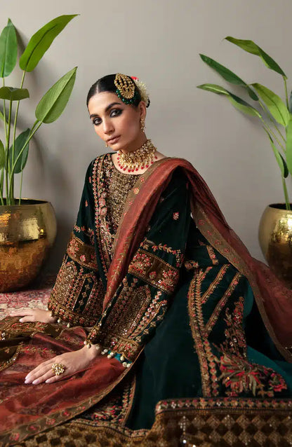 Emaan Adeel | Makhmal Velvet Edition 23 | MK-06 VERSHA - House Of Anaya
