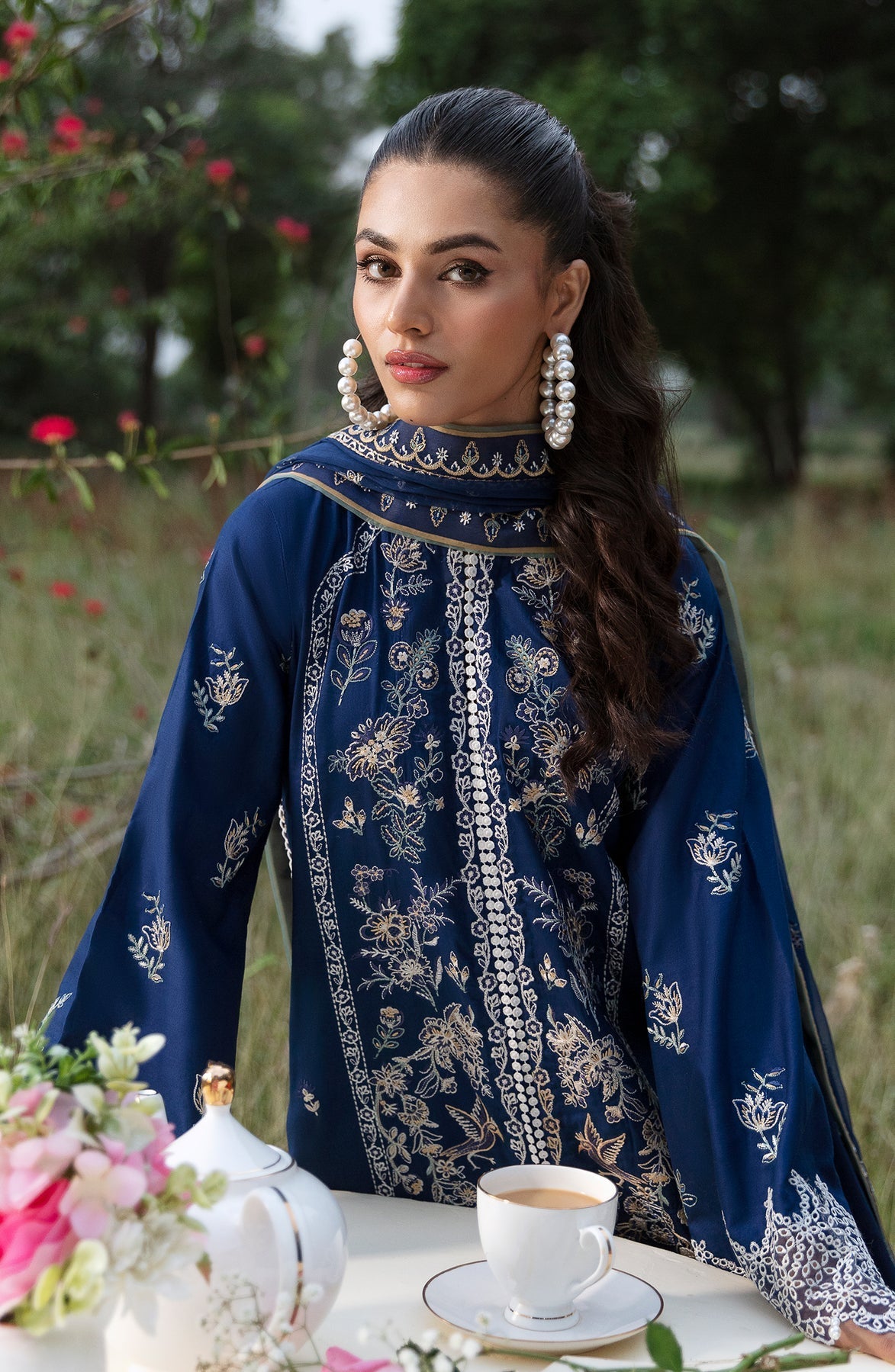 Zevk | Flora Festive Lawn | DAISY